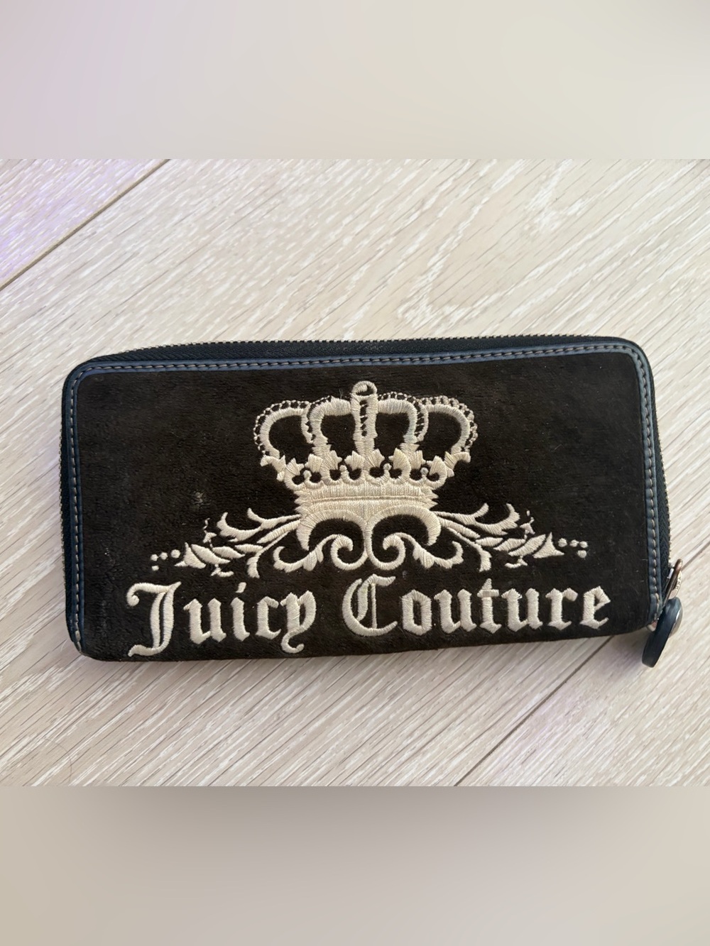 ✨ Authentic Vintage Y2K Juicy Couture Black & White Velour Crown Zip-Around Wall